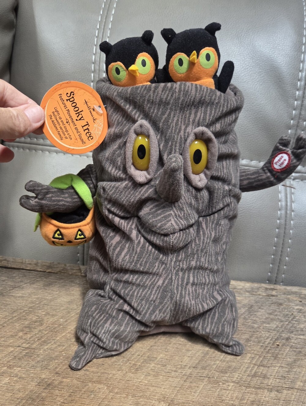 Vintage Hallmark Halloween Spooky Tree Plush Animated Singing Owls Addams Family